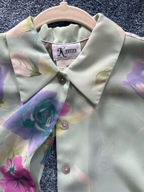 Vintage Mint Green Floral Button-Up blouse